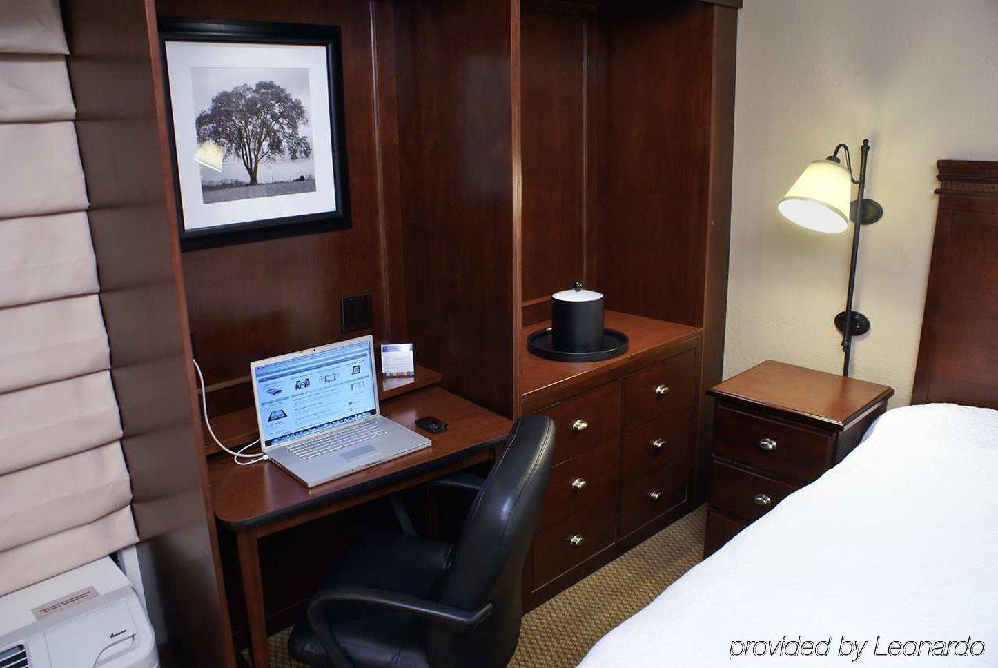 Hampton Inn Salisbury Room photo