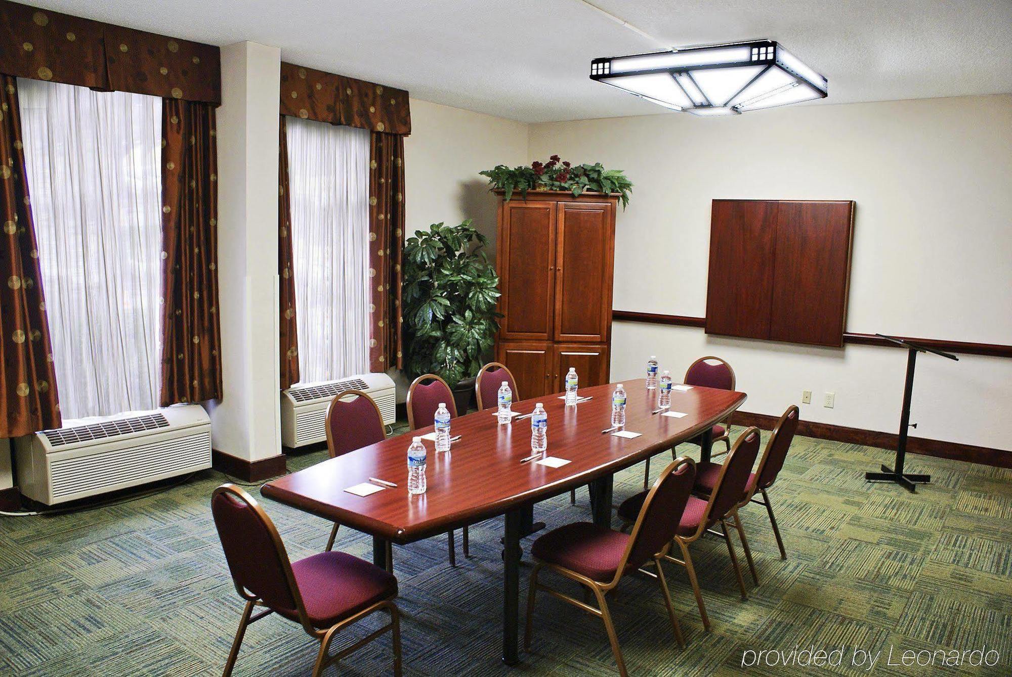 Hampton Inn Salisbury Business photo